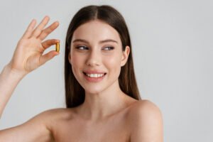 happy shirtless nice girl smiling while posing wit 2026 01 09 00 06 04 utc Cilt Yenilenmesinde D Vitamini Neden Önemlidir? Güçlü Sonuçların İçten Desteği